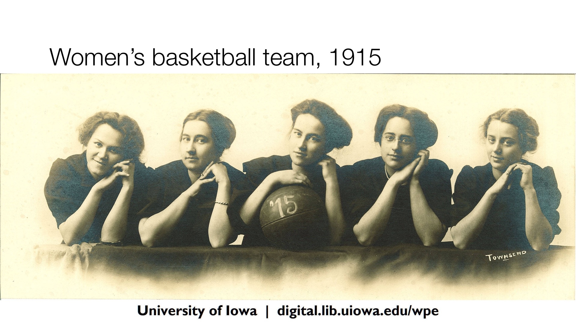 Women's basketball team, 1915